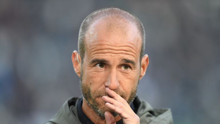 Hat Mehmet Scholl mit seiner Systemkritik recht? 