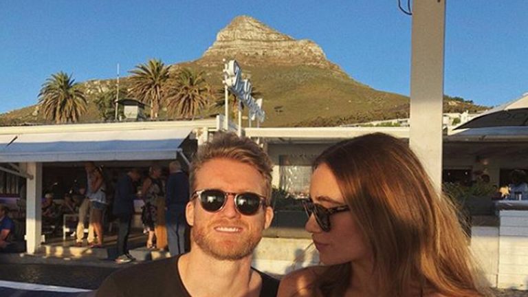 Dortmunds Andre Schürrle fährt über die Weihnachtstage mit Freundin Anna Sharypova in den Süden (Quelle: Instagram andreschuerrle)