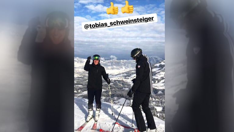 Bastian Schweinsteiger mag es winterlich und fährt mit seinem Bruder Tobias in Kitzbühel eine Runde Ski (Quelle: Instagram/@bastianschweinsteiger).