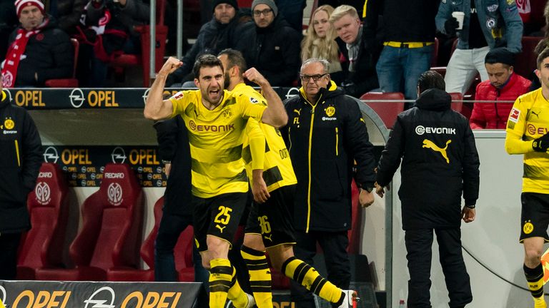 Sokratis trifft zum 1:0 für den BVB.