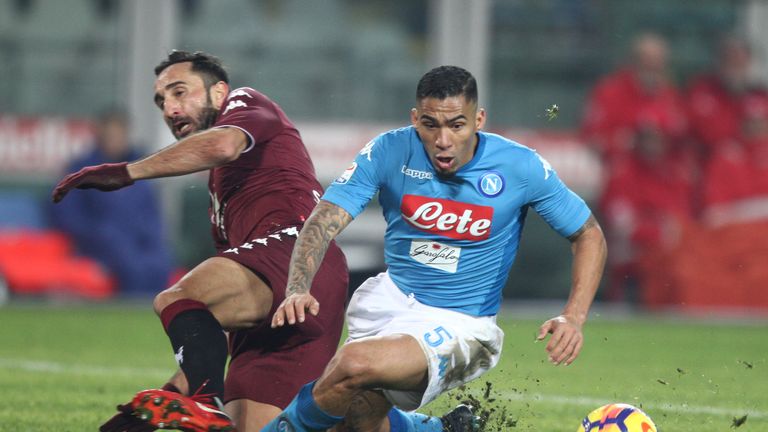 Neapel erobert gegen Turin die Tabellenführung in der Serie A zurück.