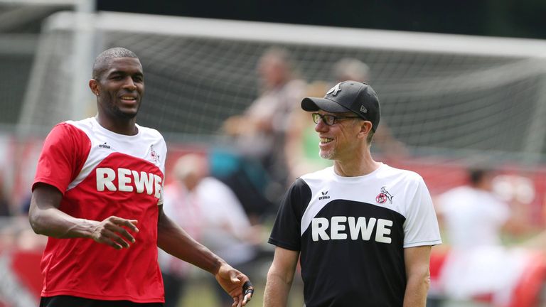Großes Hickhack im Sommer: 25-Tore-Mann Anthony Modeste verlässt Köln in Richtung China. Für die Mannschaft ist der Verlust des Stürmers ein herber Verlust. Stöger bleibt gelassen und will mit der vorhandenen Mannschaft angreifen.