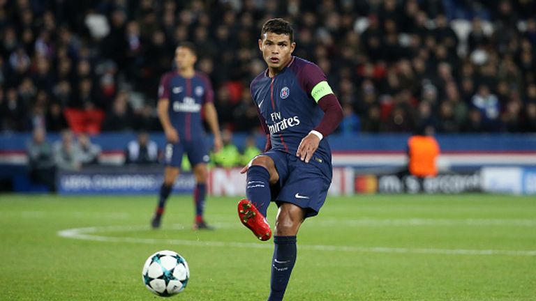 Platz 9: Thiago Silva (Innenverteidiger) wechselt vom AC Mailand zu Paris Saint-Germain für 42 Millionen Euro. 