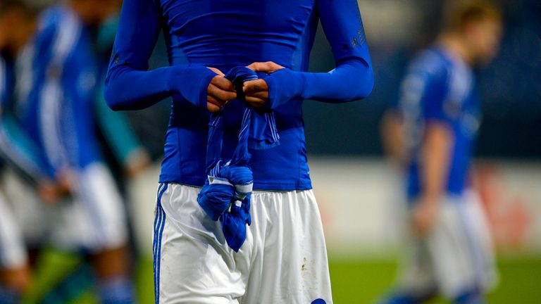 Auf Instagram sind vermeintliche Designs für die neuen Schalke-Trikots 2018/2019 aufgetaucht.