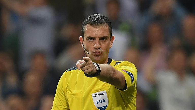 Viktor Kassai ist seit 2003 FIFA-Referee.