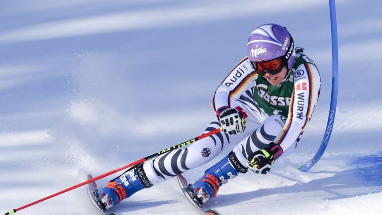 Viktoria Rebensburg fährt beim Riesenslalom in Lienz allen davon. 
