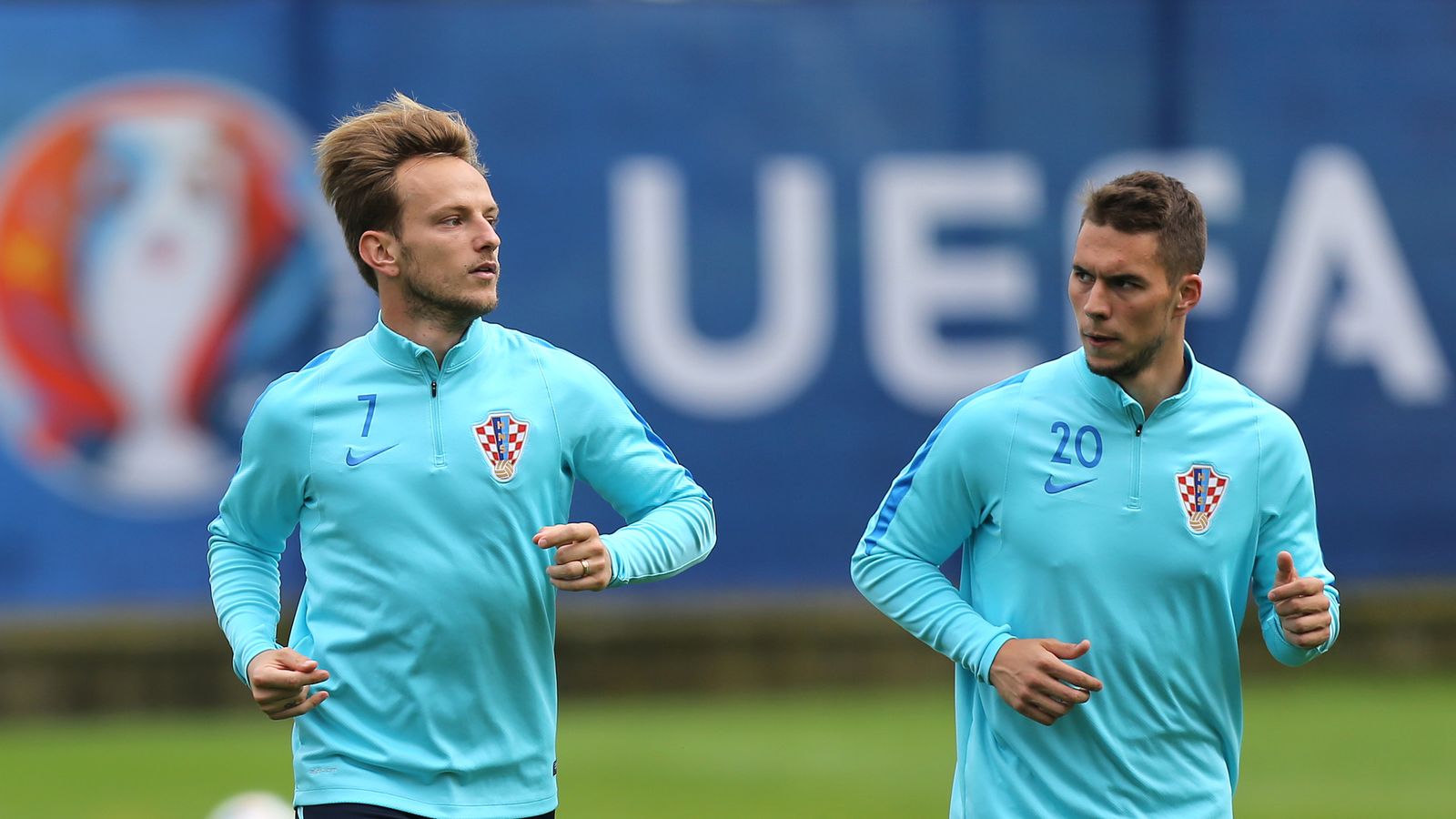 Ivan Rakitic Gratuliert Marko Pjaca Zu Wechsel Zum Fc Schalke 04 Fussball News Sky Sport