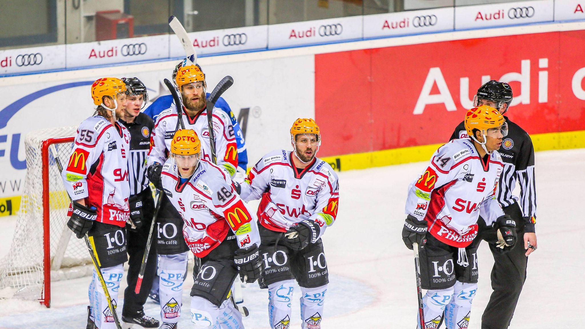 Bremerhaven Baut Rekord Aus - München Mit Arbeitssieg | Eishockey News ...