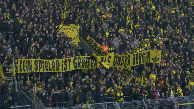 Die BVB-Fans fordern mehr Konzentration und mehr Demut von ihrem skandalträchtigen Starstürmer.