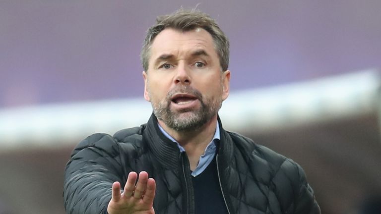 Bernd Hollerbach sieht beim HSV noch eine Menge Handlungsbedarf.