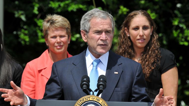 ... war George W. Bush noch US-Präsident und VIELE dachten, schlimmer kann es nicht mehr werden: