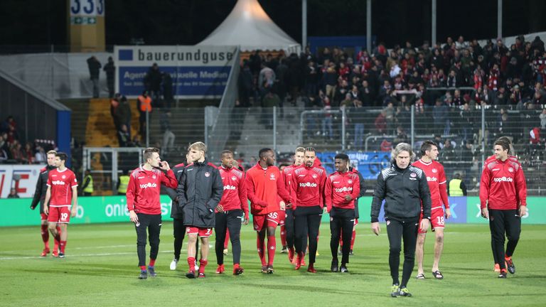 Die Partie zwischen Darmstadt 98 und dem 1. FC Kaiserslautern wurde in der Halbzeit abgebrochen.
