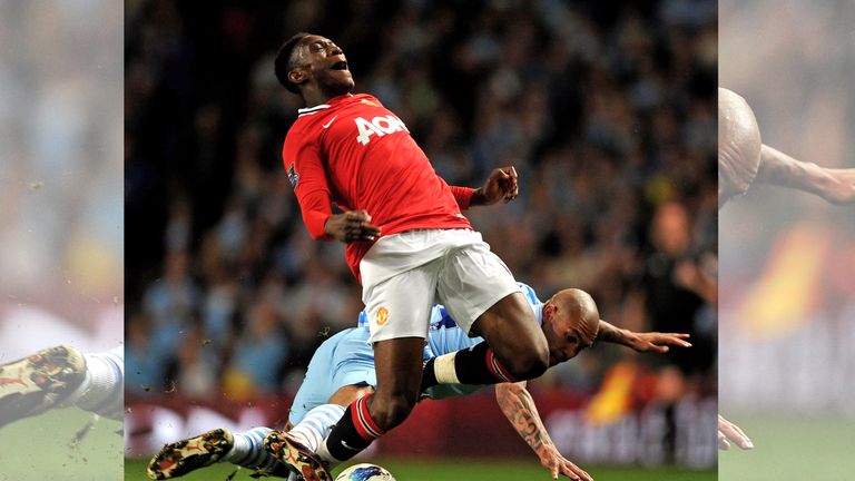 2012 grätscht er im Derby zwischen City und United Danny Welbeck vom Platz Leben. Der Engländer muss wegen der Verletzung am Oberschenkel wochenlang um die EM zittern.
