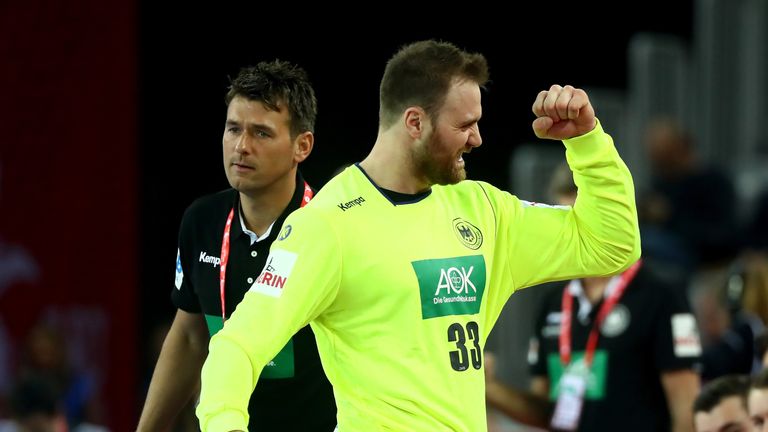 Nationaltorwart Andreas Wolff ballt die Faust - Deutschland gewinnt den EM-Auftakt gegen Montenegro! 