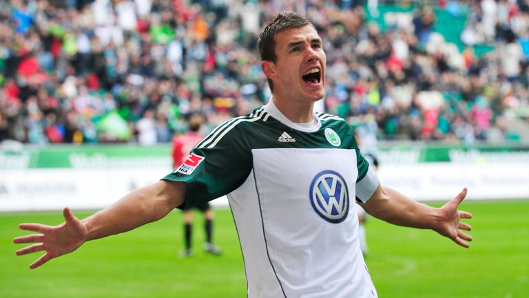 EDIN DZEKO: Der VfL Wolfsburg entdeckte den Stürmer bei FK Teplice und legte 2007 vier Millionen Euro auf den Tisch. Diese Investition zahlte sich aus. Nach 85 Toren wechselte Dzeko im Winter 2011 für 37 Millionen Euro zu Manchester City.