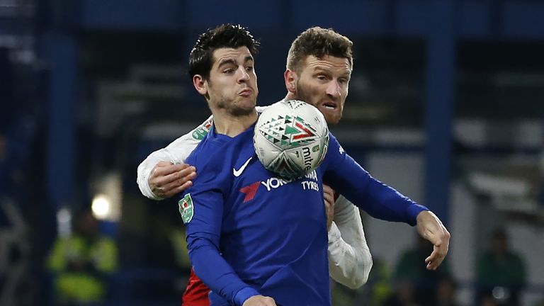 Mit einem torlosen Remis endete das Halbfinal-Hinspiel im englischen Fußball-Liga-Pokal zwischen dem FC Chelsea und dem FC Arsenal. 