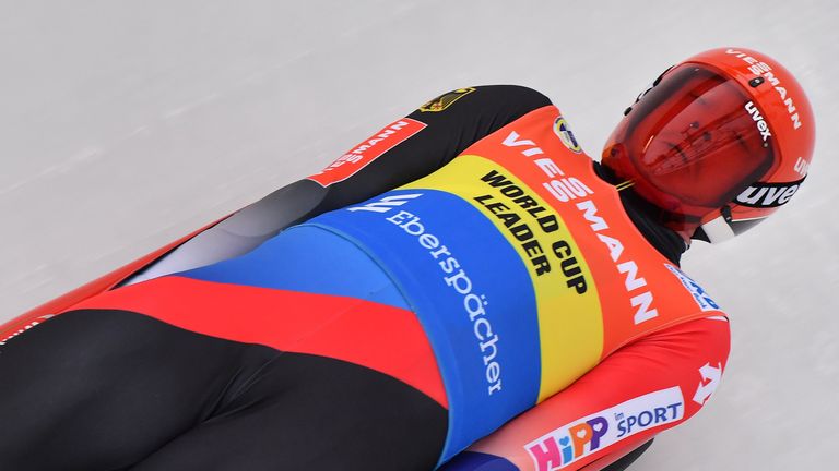 Rodel-Olympiasieger Felix Loch holt in Oberhof den Sieg. 