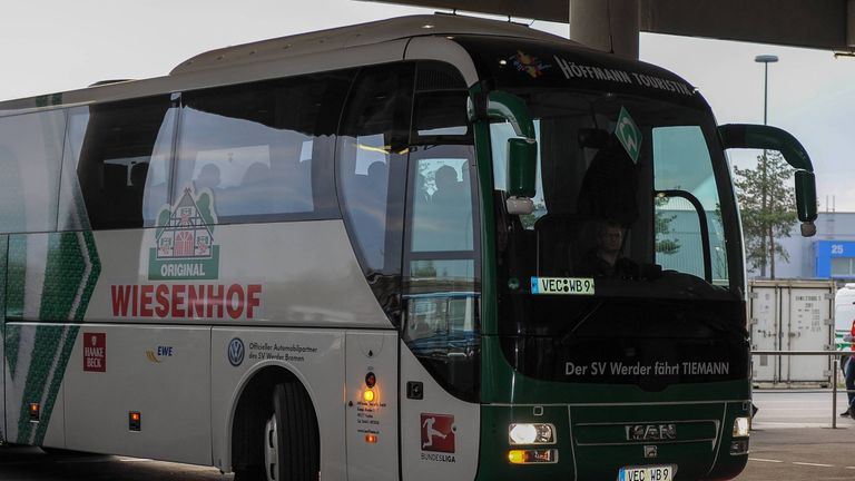 Durch ein Missgeschick des spanischen Busfahrers verpasste Werder Bremen fast den Flug nach Hause.
