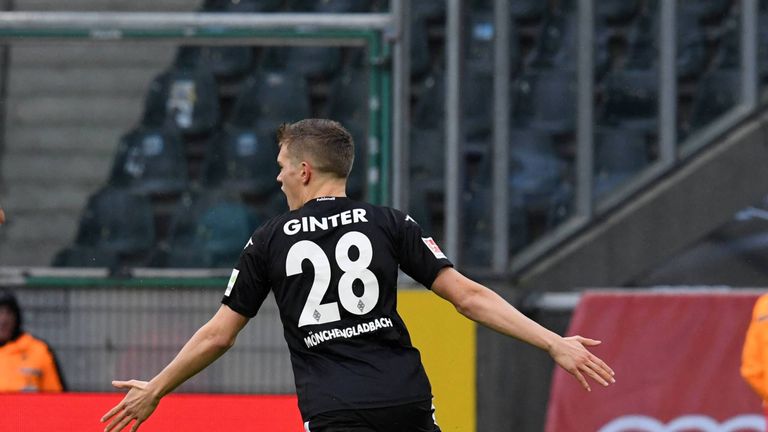 Matthias Ginter bringt Gladbach schon in der 10. Minute in Führung.