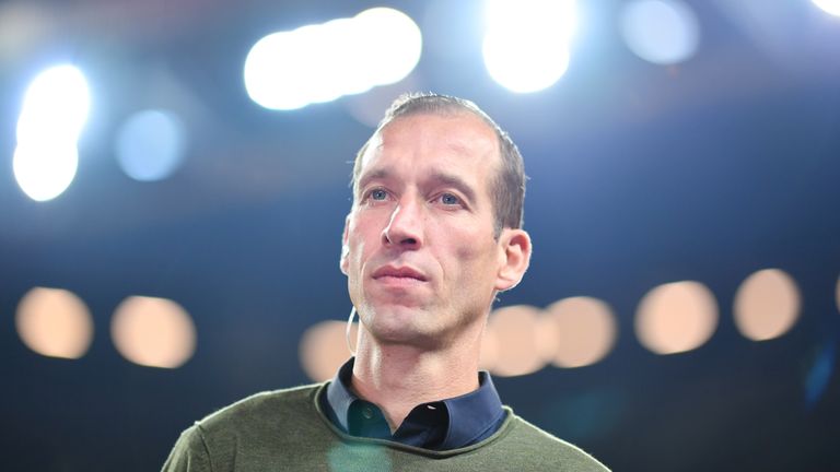 Lauterns Coach Jeff Strasser ist zur medizinischen Kontrolle auf dem Weg ins Krankenhaus. 