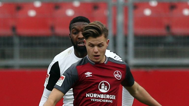Patrick Kammerbauer wechselt in die Bundesliga. Der SC Freiburg nimmt den Mittelfeldspieler des 1. FC Nürnberg unter Vertrag.