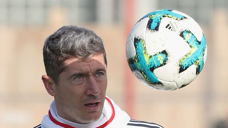 Robert Lewandowski konnte am Mittwoch erstmals wieder das komplette Mannschaftstraining beim FC Bayern absolvieren. Das Spiel in Leverkusen kommt für den Polen aber offenbar noch zu früh.