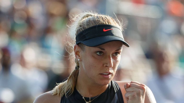 Sabine Lisicki  bezwang die Qualifikantin Zhang Yuxuan aus China mit 6:3, 1:6, 7:6 (7:3). 