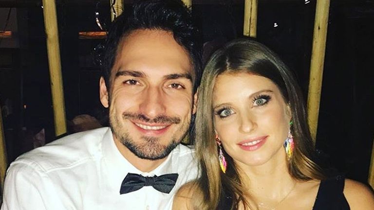 Kathy und Mats Hummels feiern elegant ins neue Jahr. (Quelle: Instagram / @catherinyyy)