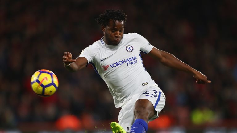 Michy Batshuayi steht noch bis Juni 2021 beim FC Chelsea unter Vertrag.