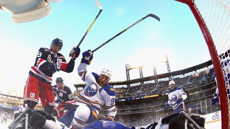 Die New York Rangers bezwingen die Sabres im Winter Classic in der Verlängerung.