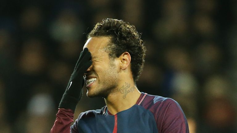 Vier Tore reichen nicht: Neymar wird nach dem Spiel erneut von den Fans ausgepfiffen.