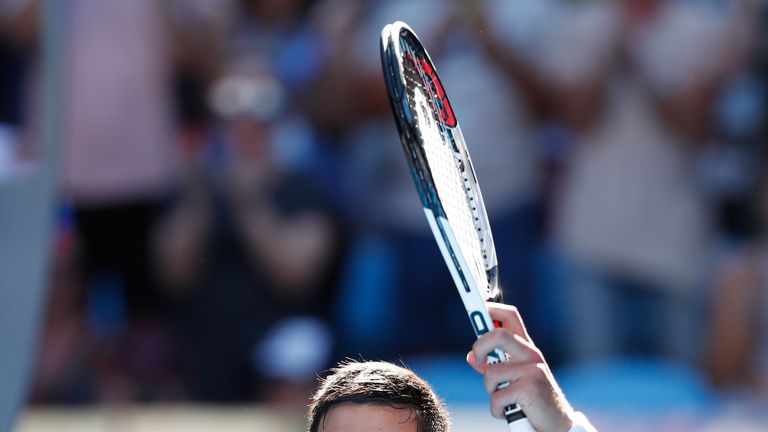 Novak Djokovic lässt Donald Young beim Comeback in Melbourne nicht den Hauch einer Chance.