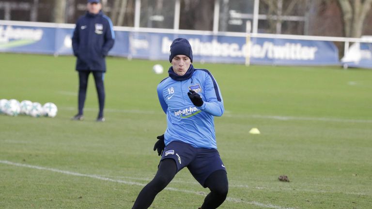 Sinan Kurt absolviert bei der Hertha Einzeltraining.