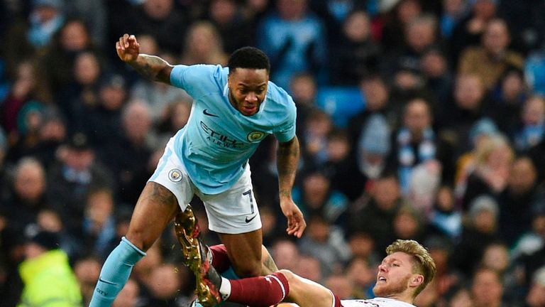 RAHEEM STERLING: Der FC Liverpool kann auch ganz gut verkaufen. Neben Coutinho brachte auch Raheem Sterling jede Menge Geld ein.  Die Reds kauften den Flügelspieler für 700.000 Euro und verkauften ihn für 62,5 Millionen Euro an Manchester City.