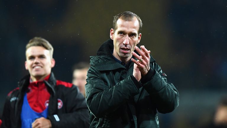 Jeff Strasser bedankt sich bei den Fans des 1. FC Kaiserslautern.