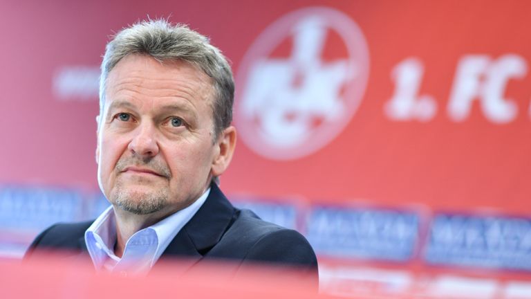 Thomas Gries kehrt den roten Teufeln den Rücken.