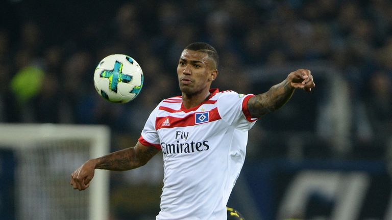 WALACE: Nach seiner Streik-Aktion im Trainingslager steht der 22-Jährige gegen den FC Augsburg nicht im Kader. Dabei erwischte der Olympiasieger eigentlich einen guten Start bei den Norddeutschen ...