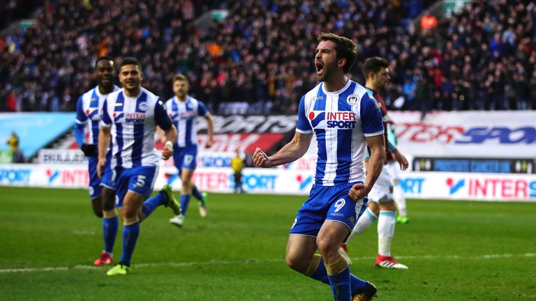 Will Grigg schießt Wigan Athletic im Alleingang ins Achtelfinale.
