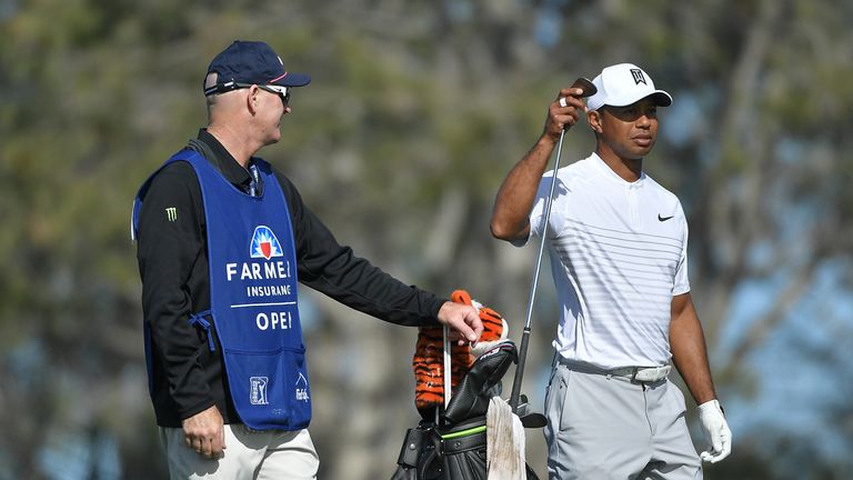 Tiger Woods (r.) überzeugte am dritten Tag in La Jolla vor allem auf den Grüns.