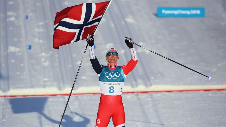 Marit Björgen bejubelt ihre achte Goldmedaille bei Olympischen Winterspielen.