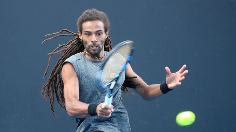 Dustin Brown scheidet in der ersten Runde des ATP-Turniers in Montpellier verletzungsbedingt aus.