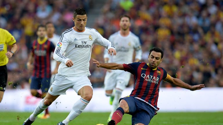 Barca-Legende Xavi schießt gegen Reals Superstar Cristiano Ronaldo.