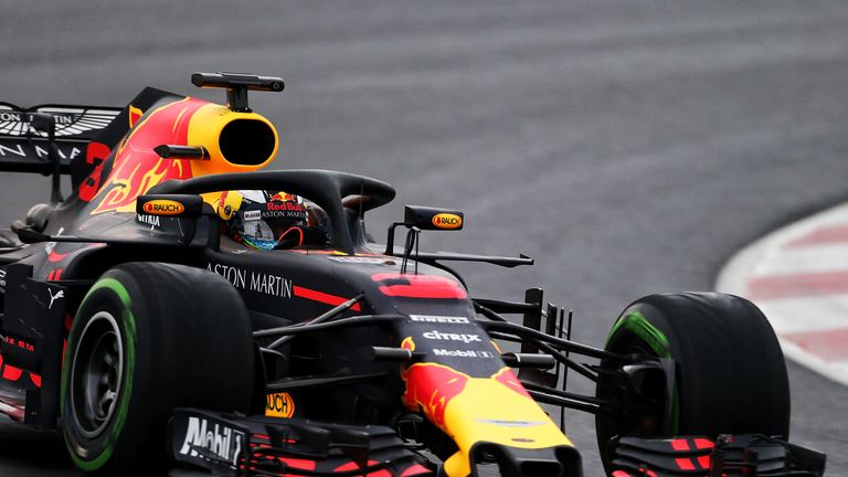 Daniel Ricciardo legt am ersten Testtag in Barcelona die schnellste Rundenzeit hin.