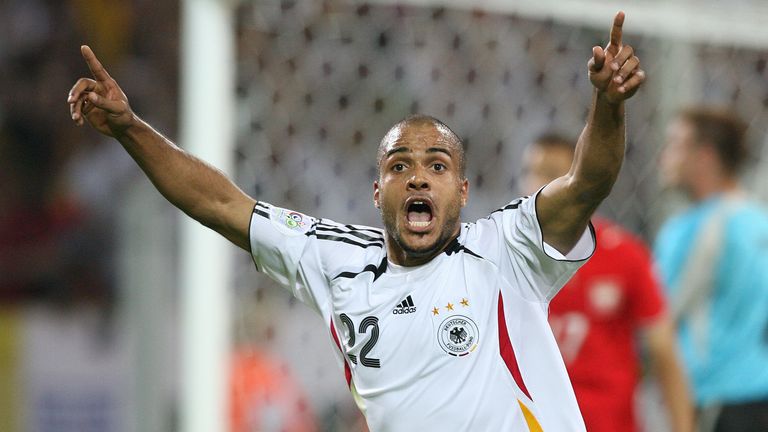 Spielte sich mit seinem Assist gegen Polen in die Herzen der Fans: 'Speedy Gonzales' David Odonkor.