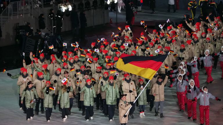 Bei der Eröffnungsfeier trug Eric Frenzel die deutsche Fahne.