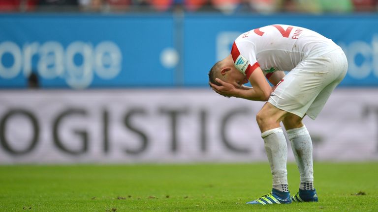 Der Top-Torjäger Augsburgs, Alfred Finnbogason, fällt mehrere Wochen verletzt aus.