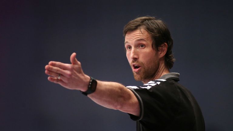 Der ehemalige HSV-Spieler Thorsten Jansen steht jetzt an der Seitenlinie.