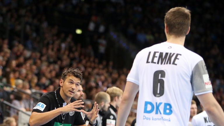 Mit der Nicht-Nominierung von Abwehr-Chef Lemke gingen die Diskussionen um Nationaltrainer Prokop los.