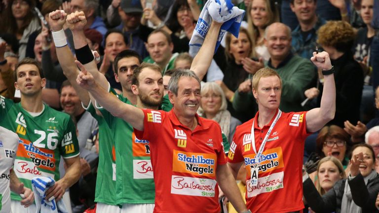 Cheftrainer Rolf Brack und seine Göppinger haben gut lachen: Frisch Auf gewinnt auch sein drittes Gruppenspiel im EHF-Cup. 
