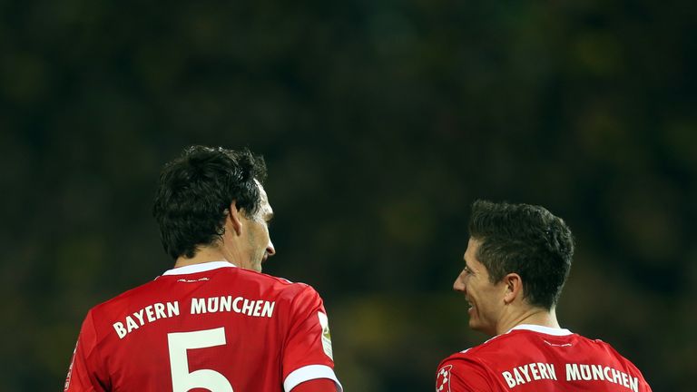 Die beiden Scherzkekse vom FC Bayern München unter sich.